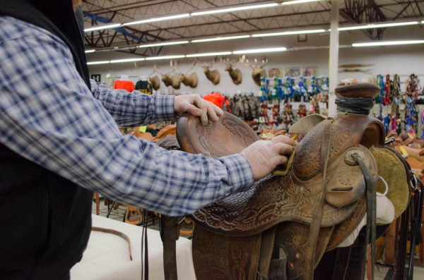 Cleaning a Western Saddle